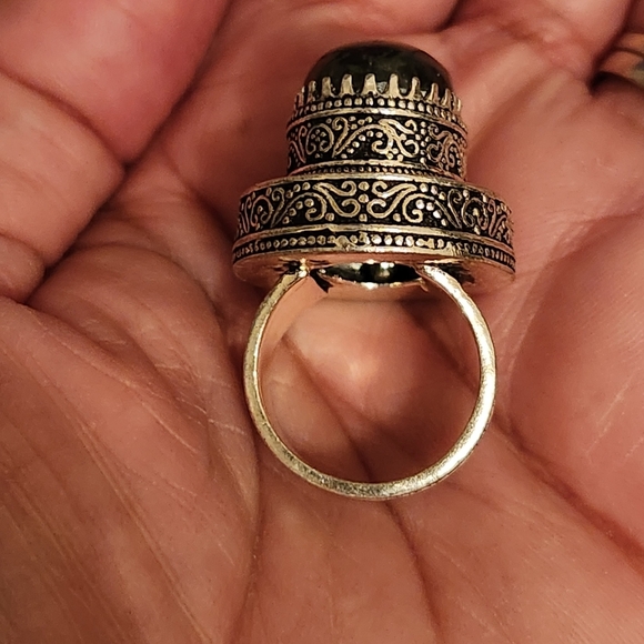 Labradorite Silver Ring - Picture 10 of 12